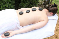 antonies-oase-der-entspannung-fuellbild-hot-stone-massage-3-1000x666px